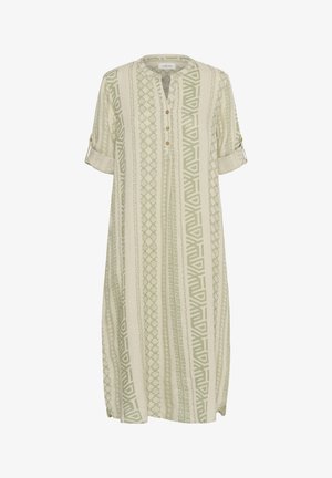Lichtgroene jurk met patroon, een mandarinakraag, knopen op de borst en opgerolde korte mouwen. Bevat verticale strepen en geometrische ontwerpen.