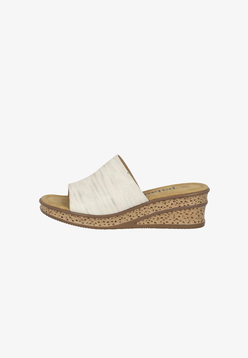 Lys beige åben tå kilehæle sandal med en tekstureret stofoverdel, der har en buet kork-lignende sål med ventilationshuller.