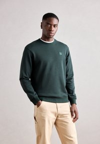 Scotch & Soda SEASONAL CORE BADGE LOGO CREW - Felpa - dark green
