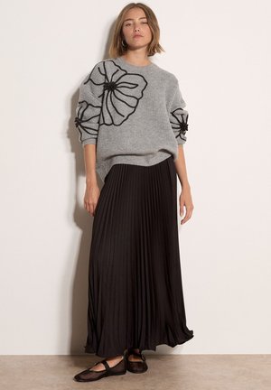 Apricot, SATIN PLEATED MAXI SKIRT - Falda plisada - black