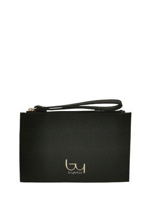 Pochette da polso in pelle nera con cerniera dorata e logo "byblos" al centro davanti.