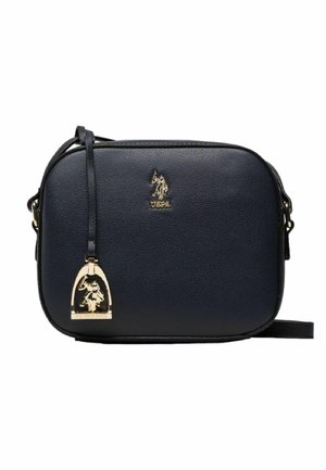 Czarna skórzana torba na ramię z złotym logo US Polo Assn oraz pasującym złotym ozdobnym wisiorkiem konia i jeźdźca z przodu.