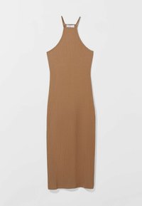 Robe midi côtelée marron avec un design à col halter, dotée de fines bretelles et d'une silhouette ajustée, fabriquée à partir d'un tissu doux et extensible.