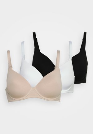 Verpakking van drie bh's in beige, wit en zwart. Ze hebben een gladde textuur, verstelbare bandjes en een klassieke vorm met een eenvoudig ontwerp.