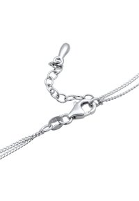 Fermoir de collier en argent sterling avec fermeture à pince de homard et maillons de chaîne réglables sur fond blanc.