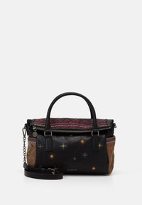 Czarna skórzana torebka z haftowanymi, kolorowymi wzorami kwiatowymi, z zamkiem błyskawicznym u góry, krótkimi uchwytami i odpinanym paskiem na ramię.