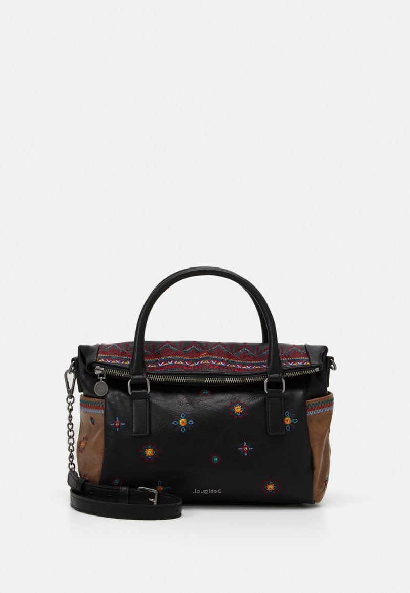 Czarna skórzana torebka z haftowanymi, kolorowymi wzorami kwiatowymi, z zamkiem błyskawicznym u góry, krótkimi uchwytami i odpinanym paskiem na ramię.
