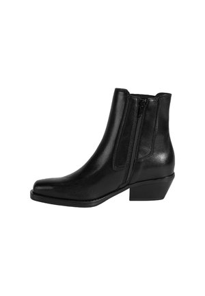 Botte de cheville en cuir noir avec un bout pointu, des fermetures éclair latérales et un petit talon carré. Texture lisse avec un minimum de détails et une silhouette épurée.