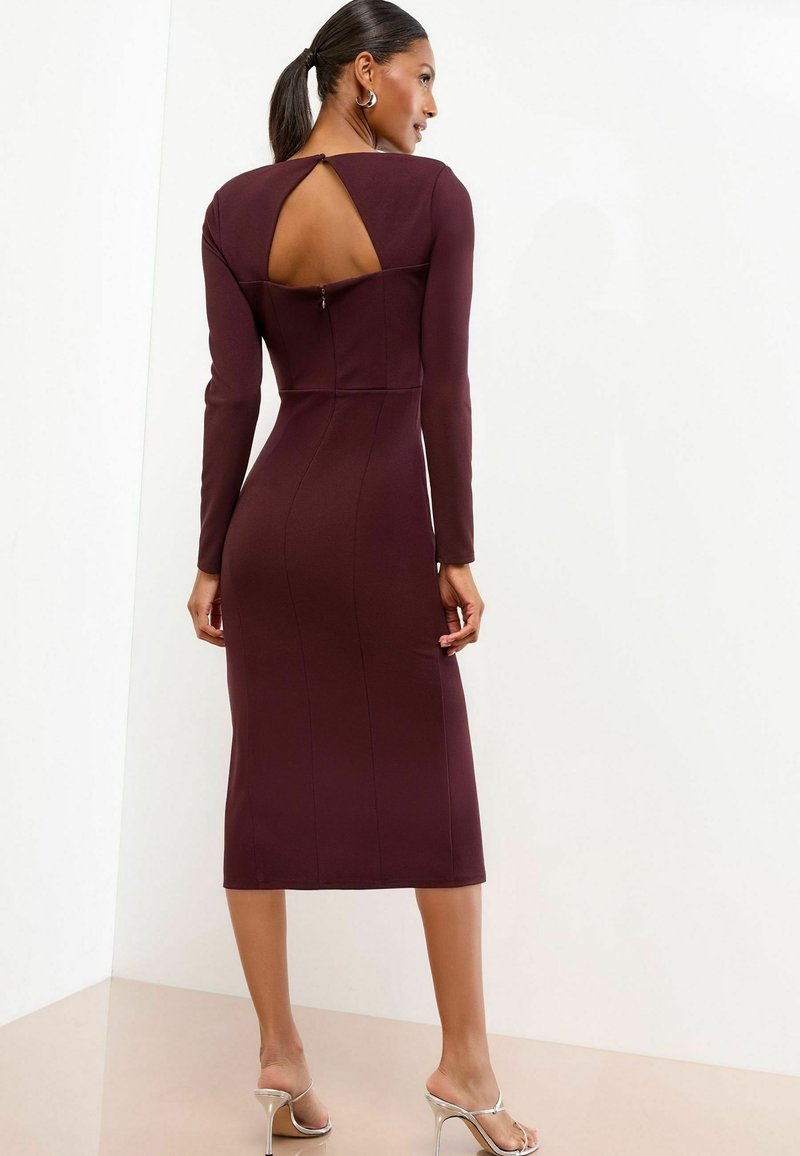 Lipsy PETITE FIT - EMBELLISHED SHOULDER TRIM LONG SLEEVE BODYCON MIDI - Cocktail  dress / Party dress - wine/bordeaux - Zalando