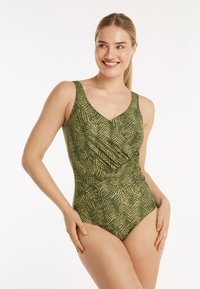 Eénstuk zwemkleding in het groen met een bladerenpatroon, voorzien van een V-halslijn, brede schouderbanden en geplooide details bij de taille. Soepele textuur.
