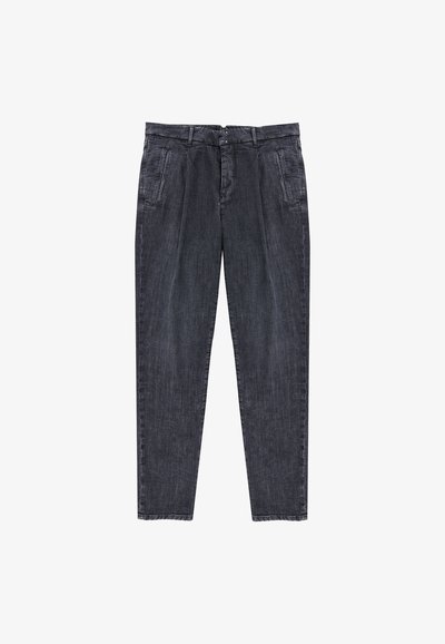 Pantalones de denim gris oscuro con corte recto, que presentan una cintura de altura media, dos bolsillos frontales y detalles de costura sutiles.