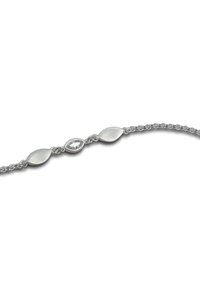 Bracelet en argent avec des maillons ovales et en forme de marquise, accents texturés et une chaîne délicate. Design minimaliste avec une finition polie.