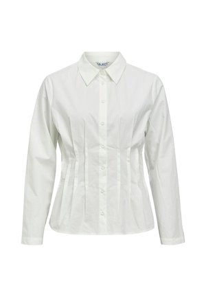 Chemise blanche à manches longues boutonnée avec col pointu et plis verticaux soulignant la taille, présentée sur un fond uni.