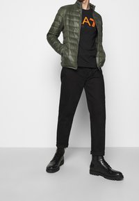 EA7 Emporio Armani T-shirt imprimé - black