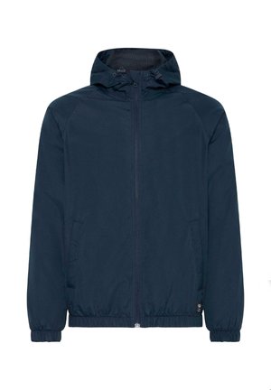 Giacca con cappuccio di colore blu navy, dotata di zip integrale, polsini elasticizzati e cappuccio regolabile con cordino. Realizzata in tessuto leggero e resistente all'acqua.