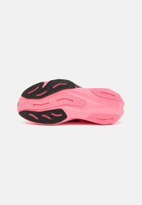 New Balance FUELCELL REBEL V4 - Apavi skriešanai pa asfaltu - pink