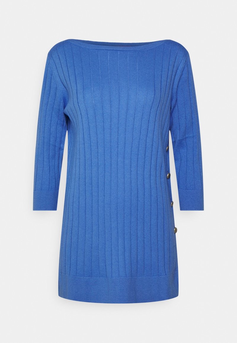 Pull bleu côtelé avec manches trois-quarts, encolure bateau et détail de boutons sur le côté. Texture douce et design à ourlet droit.
