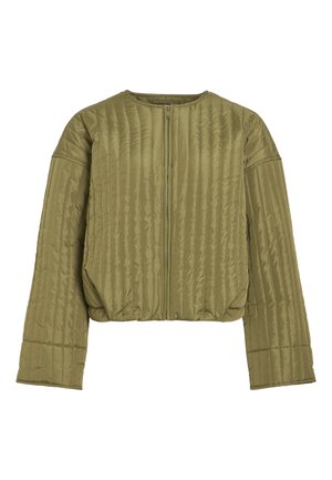 Veste matelassée vert olive, avec fermeture éclair, texture côtelée, coupe courte et manches larges. Matériau doux et léger.
