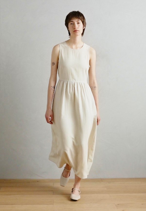 DRESS MIDI LENGTH ROUND NECK FLARED SKIRT CUT OUT AND GATHERING DETAIL - Day dress - stone2