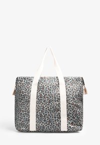 Torebka typu tote w wzór panterki z jasnobrązowymi uchwytami, prostokątny kształt, wykonana z trwałego materiału, z zamknięciem na górze i bocznymi akcentami.