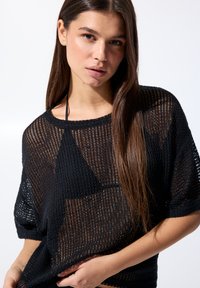 PULL&BEAR CROP - Strickpullover - black