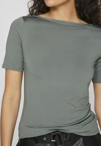 VILA T-shirt basic - laurel wreath