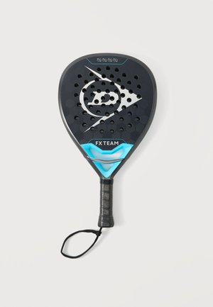 Schwarzer und blauer Dunlop FX Team Padel-Schläger mit perforiertem Kopf, strukturiertem Griff und Handgelenkschlaufe vor weißem Hintergrund.