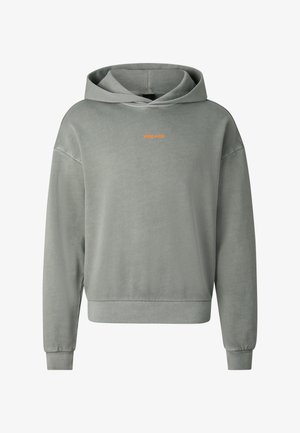 Sweat à capuche gris clair à manches longues avec un petit texte orange « FIRE + ICE » centré sur la poitrine.