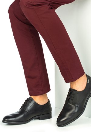 Pikolinos BRISTOL - Zapatos de vestir con cordones - black