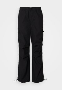 Czarne spodnie cargo o luźnym kroju, z elastycznym paskiem w talii, kieszeniami bocznymi i sznurkiem na dole. Wykonane z lekkiego, trwałego materiału.