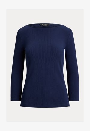 Marineblauw geribd gebreid shirt met een boothals en driekwartmouwen. Eenvoudig ontwerp met een rechte zoom en een zachte textuur.
