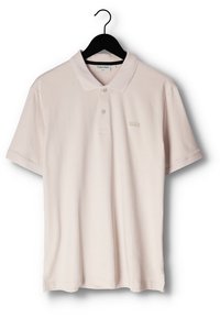 Ljusbeige kortärmad polotröja med krage och två knappar, hängande på svart klädhängare, med en liten Calvin Klein-logga på bröstet.