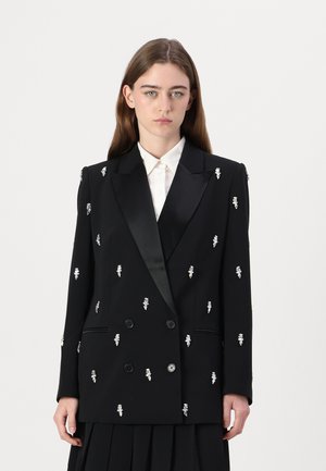 Sort dobbeltradet blazer med satinlapel, prydet med sølvperledekorationer, med sidelommer og en skræddersyet pasform.