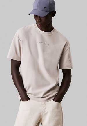 Calvin Klein INTERLOCK - T-shirt con stampa - dove