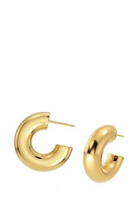 Pendientes de aro en tono dorado con un diseño curvo y abierto. Acabado de alto brillo, metal ligero, con cierre seguro de poste.