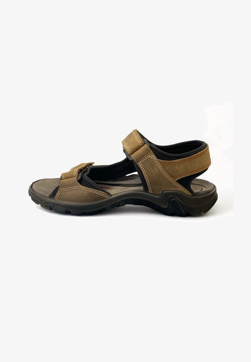 Brune læder sandal med justerbare stropper, gummisål og syede detaljer. Åben design med eksponeret tå og ryg. Struktureret fodseng.