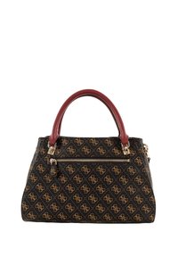 Borsa nera sintetica con motivo a logo oro e marrone, manici in pelle rossa e tasca con zip frontale. Presenta dettagli in metallo dorato.