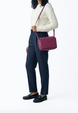 Calvin Klein, Sac bandoulière - bordeaux