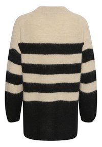 Neulepaita pyöreällä kauluksella, jossa on vuorotellen vaakasuoria raitoja kerma- ja mustassa värissä, valmistettu pehmeästä, pörröisestä materiaalista.