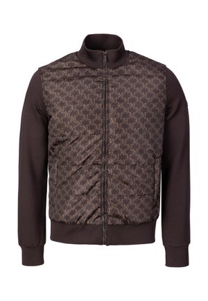 Hnědá bunda s dlouhým rukávem, s prošitým předním panelem zdobeným opakujícím se geometrickým vzorem a předním zapínáním na zip.