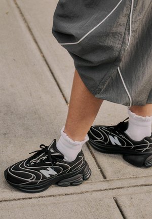 New Balance, 5030 UNISEX - Zapatillas - black silver metallic