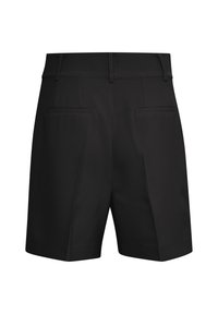 Czarne spodenki o dopasowanym kroju, z płaskim przodem i dwiema tylnymi kieszeniami. Wykonane z gładkiego materiału z przeszyciami na pasku.