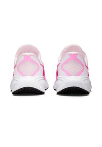 Scarpe da ginnastica rosa e bianche con tomaia in mesh, caratterizzate da un design testurizzato, tacco arrotondato e suola in gomma nera.