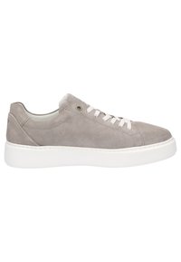 Grauer Wildledersneaker mit niedrigem Profil, weißer Gummisohle und weißen Schnürsenkeln. Verfügt über ein gesticktes Design und einen minimalistischen Look.