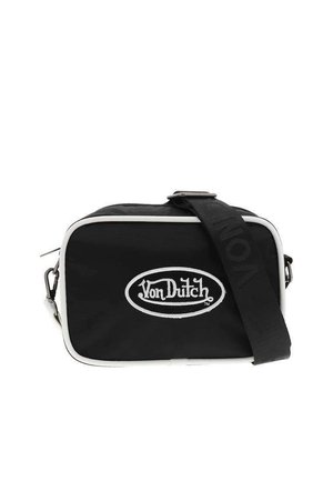 Sac bandoulière rectangulaire noir avec bordure blanche, logo « Von Dutch » à l'avant, et sangle noire réglable avec texte en relief.