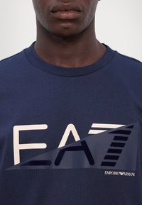 EA7 Emporio Armani Apdrukāts T-krekls - blue