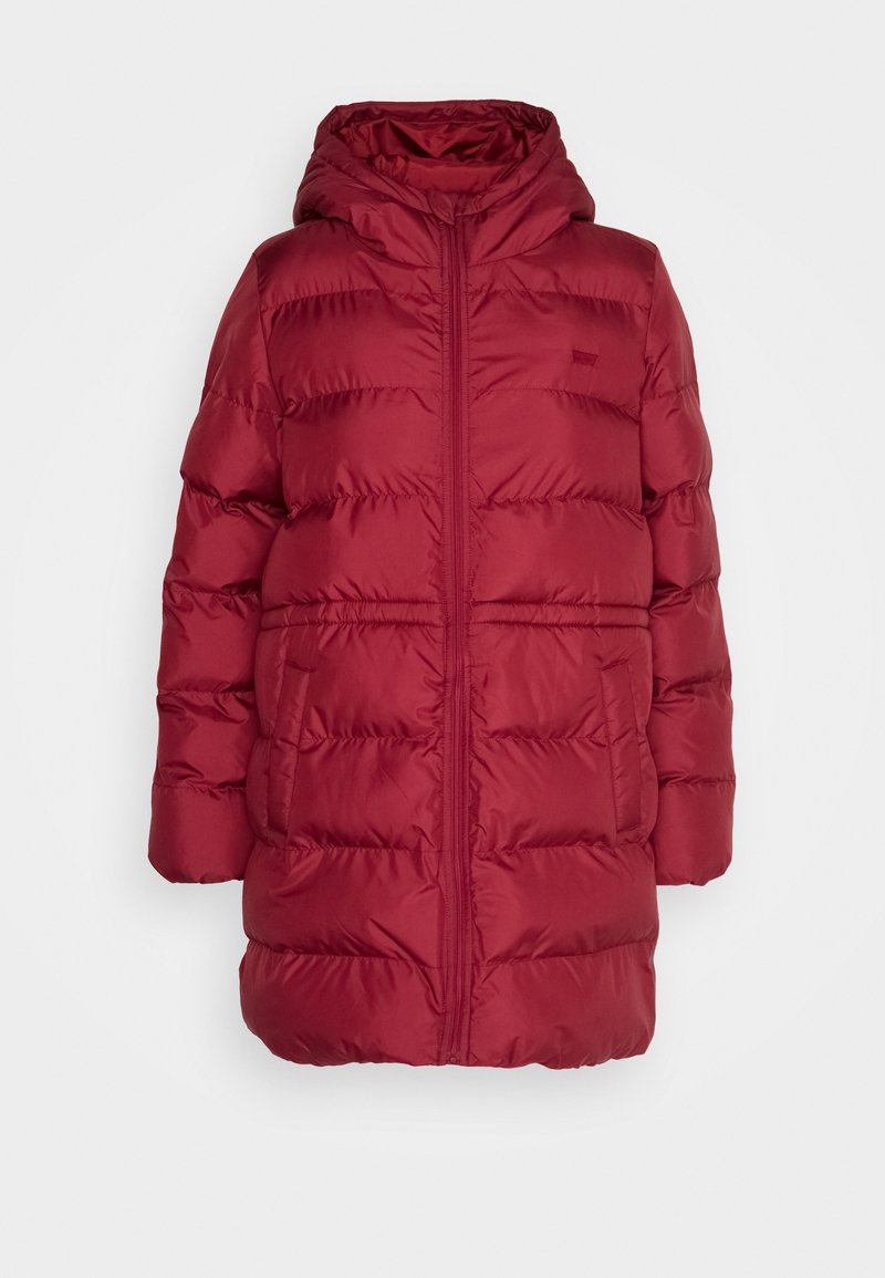 Giacca a vento imbottita rossa trapuntata con cappuccio, zip frontale, tasche laterali e dettagli in vita elasticizzati, progettata per il freddo.