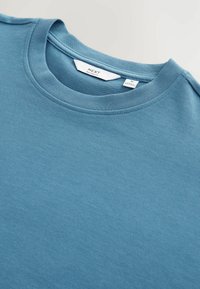 Unausgewählt, blue mid