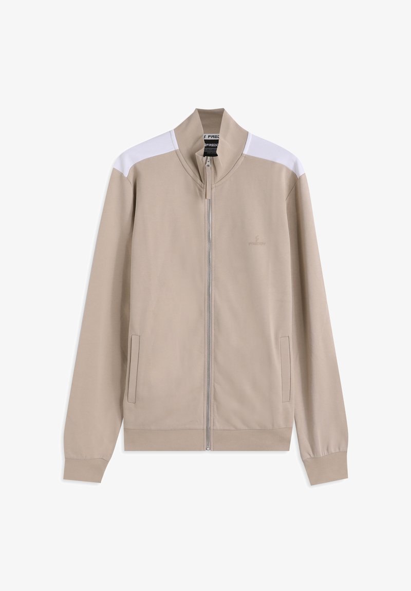 Chaqueta beige con cremallera, con cuello alto, acentos blancos en los hombros y bolsillos laterales. Hecha de tela suave con un diseño ajustado.