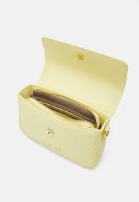 Valentino Bags Rankinė per petį - vaniglia
